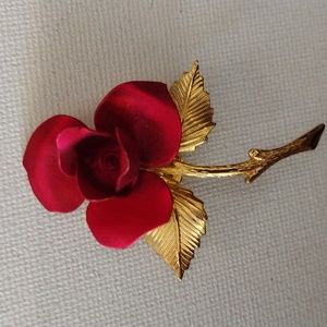 Beautiful 3D rose brooch.
